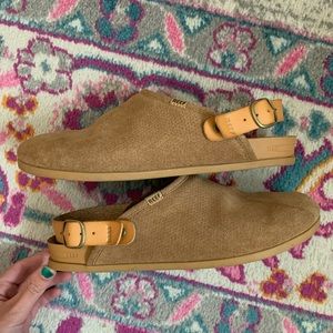 Reef cushion sage slip-on clogs, size 9